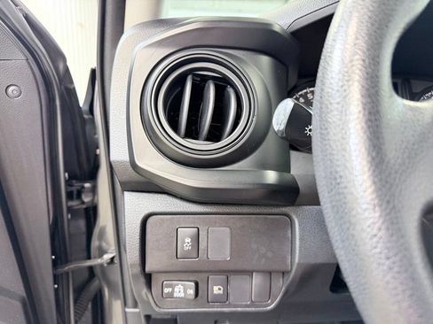 Used 2020 Toyota Tacoma SR AWD/4WD image 35