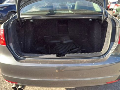 Used 2011 Volkswagen Jetta TDI image 6