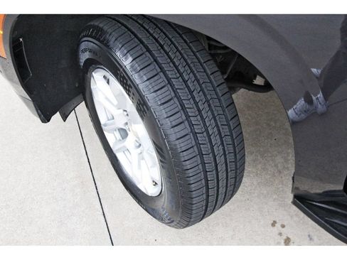Used 2025 Chevrolet Suburban LT AWD/4WD image 7