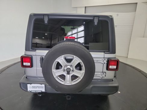 Used 2018 Jeep Wrangler Unlimited Sport S AWD/4WD image 8