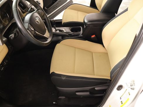 Used 2016 Toyota RAV4 XLE w/ Convenience Package FWD image 10