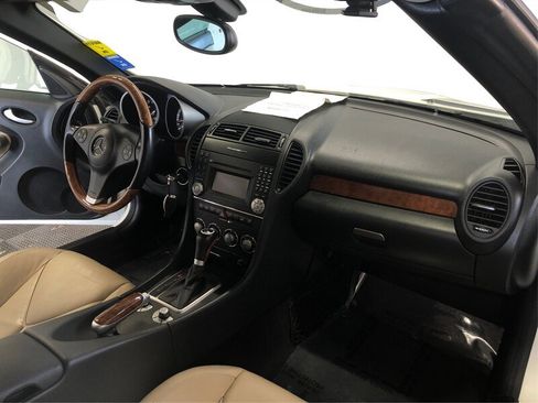 Used 2011 Mercedes-Benz SLK 300 image 19