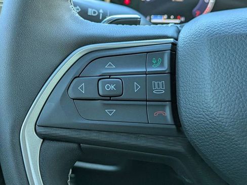 Used 2023 Jeep Grand Cherokee Altitude AWD/4WD image 28