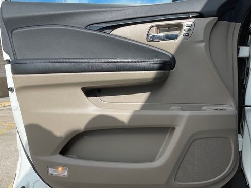 Used 2016 Honda Pilot Touring image 36