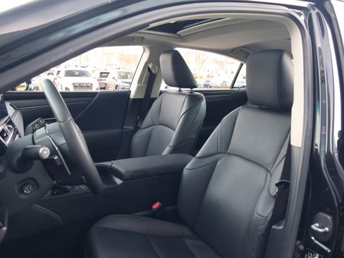 Certified 2023 Lexus ES 350 w/ Premium Package image 32