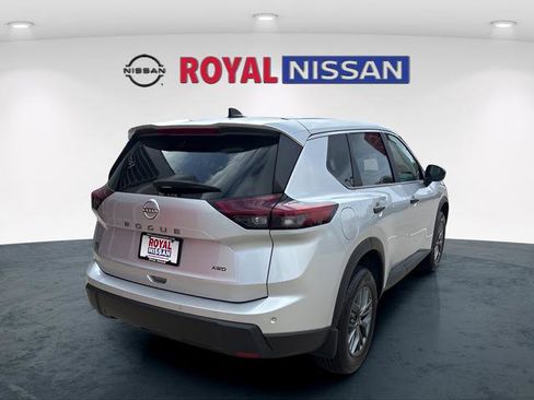 Used 2025 Nissan Rogue S image 7