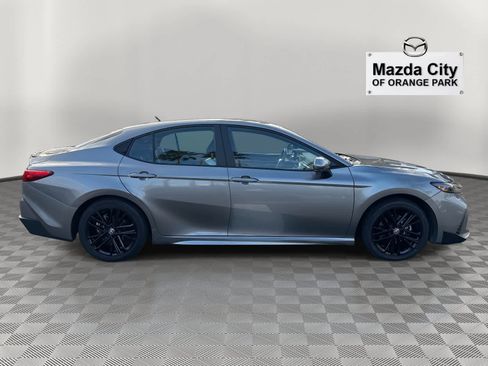 Used 2025 Toyota Camry SE image 4