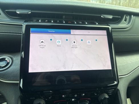 Used 2024 Jeep Grand Cherokee L Limited w/ Luxury Tech Group II image 30