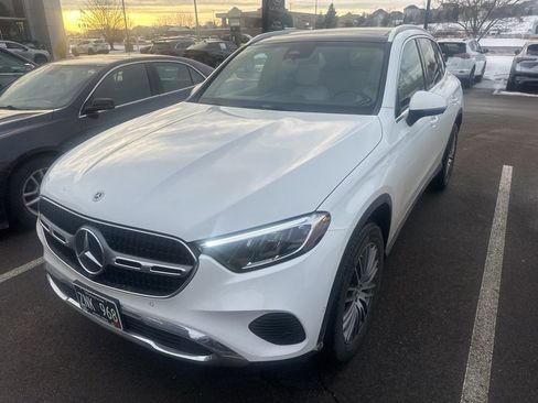 Used 2025 Mercedes-Benz GLC 300 4MATIC image 3