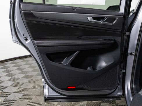 Used 2025 Volkswagen Atlas Cross Sport SE image 34