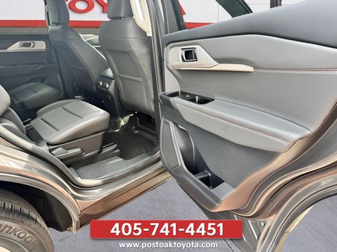 Used 2025 Ford Explorer Active w/ Active Comfort Package RWD image 21