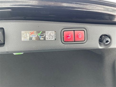 Used 2023 Mercedes-Benz E 350 4MATIC Sedan image 17