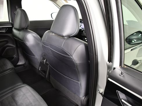 Used 2024 Mitsubishi Outlander SE image 42