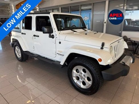 Used 2014 Jeep Wrangler Unlimited Sahara w/ Connectivity Group AWD/4WD image 1