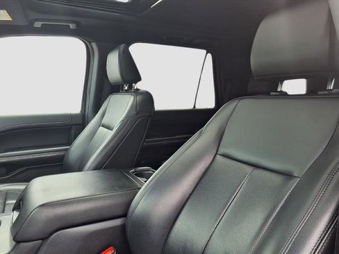 Used 2021 Ford Expedition XLT image 18