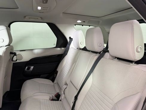 Used 2025 Land Rover Discovery S image 26