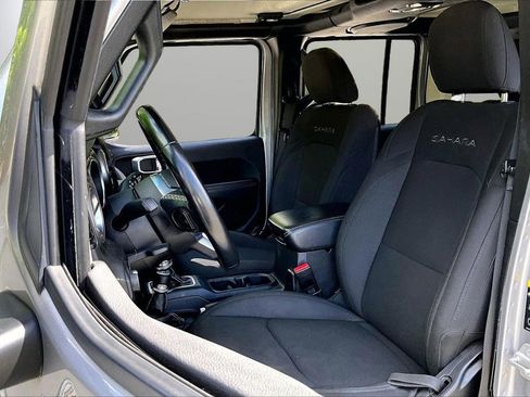 Certified 2020 Jeep Wrangler Unlimited Sahara AWD/4WD image 19