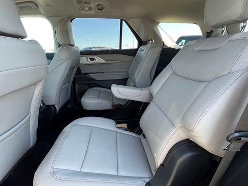 Used 2026 Ford Explorer Active w/ Active Comfort Package image 15