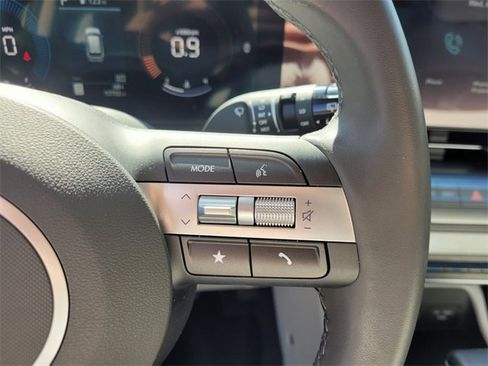 Used 2025 Hyundai Kona SEL image 28