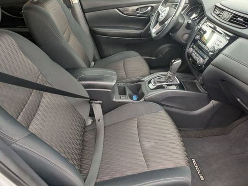 Used 2017 Nissan Rogue SV w/ Sun & Sound Touring Package image 24