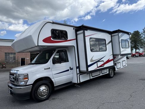Used 2022 Ford E-450 and Econoline 450 Super Duty w/ Motorhome Prep Package RWD image 4