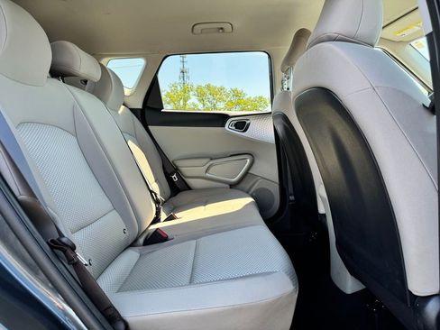 Used 2025 Kia Soul LX w/ LX Technology Package FWD image 13
