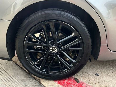 Used 2025 Toyota Camry SE image 9