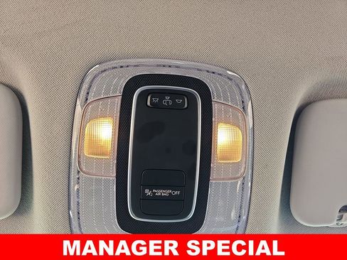 Used 2025 Hyundai Elantra SE image 30