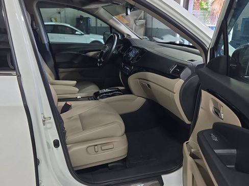 Used 2020 Honda Pilot Touring image 3