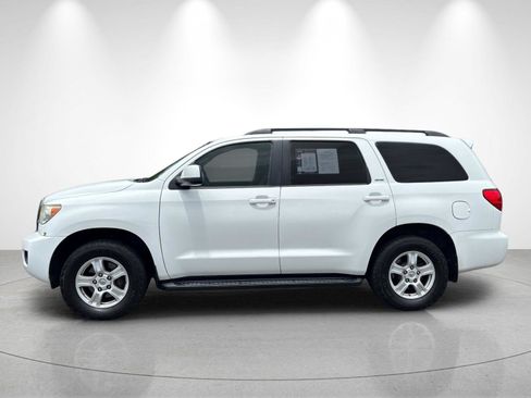Used 2016 Toyota Sequoia SR5 RWD image 2