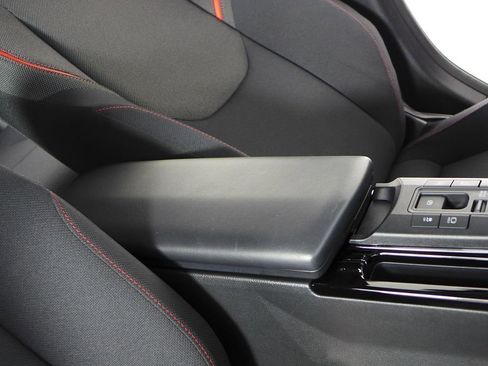 Used 2025 Toyota Prius Plug-In Hybrid image 16