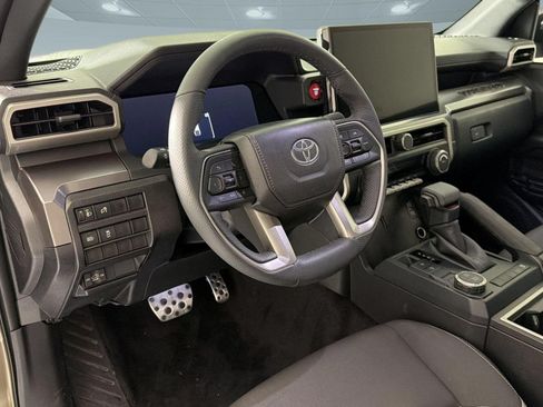Used 2025 Toyota Tacoma TRD Sport RWD image 4