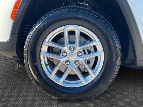 New 2025 Jeep Grand Cherokee Laredo w/ Luxury Tech Group I image 23