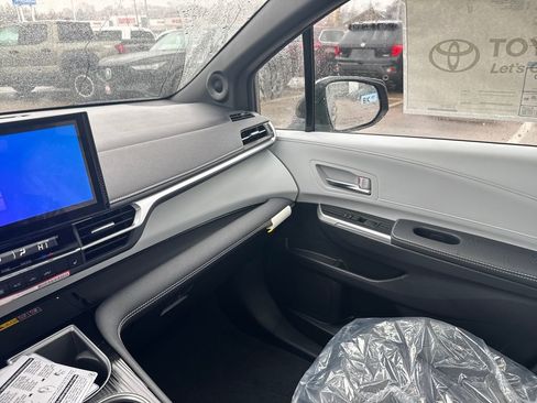 New 2026 Toyota Sienna XSE image 26