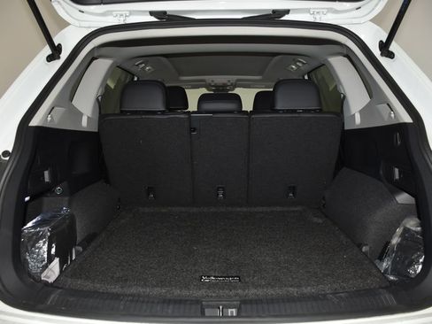 Used 2022 Volkswagen Tiguan SE w/ Panoramic Sunroof Package AWD/4WD image 31
