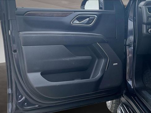 Used 2024 Chevrolet Suburban Premier image 20