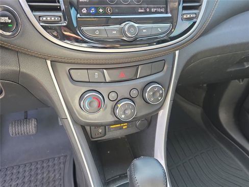 Used 2020 Chevrolet Trax LT w/ Driver Confidence Package image 26