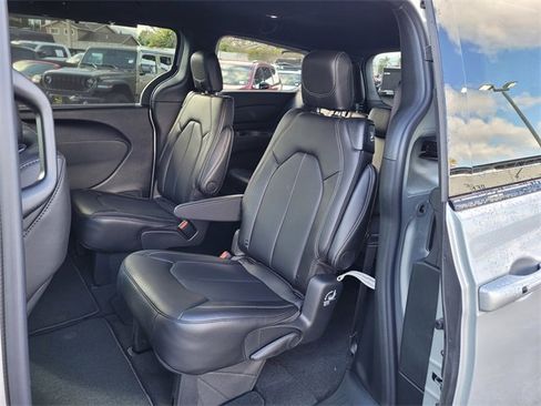 New 2026 Chrysler Pacifica Select w/ S Appearance Package image 6
