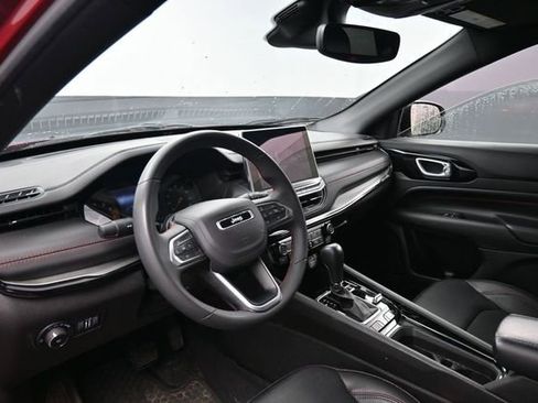 Used 2025 Jeep Compass Trailhawk AWD/4WD image 14