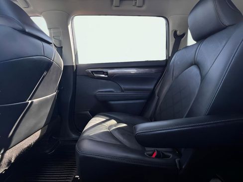 Used 2020 Toyota Highlander Platinum image 19