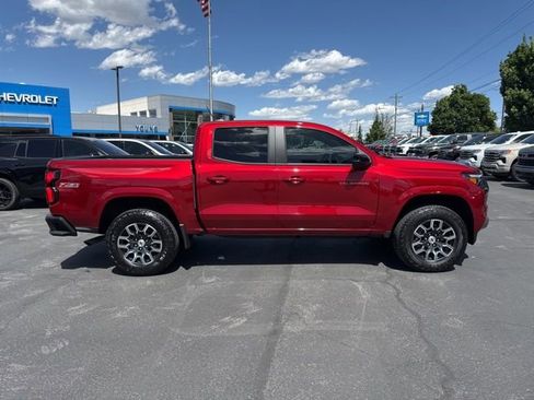 Used 2024 Chevrolet Colorado Z71 w/ Z71 Convenience Package 2 AWD/4WD image 8
