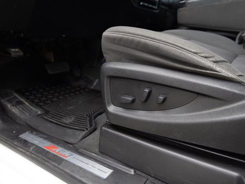 Used 2019 Chevrolet Silverado 2500 LT AWD/4WD image 14