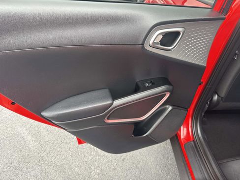 Used 2023 Kia Soul S FWD image 16