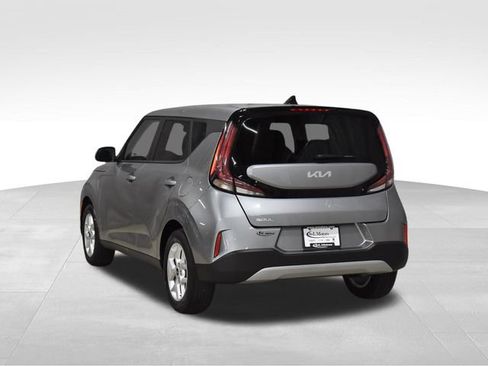 Used 2025 Kia Soul LX w/ LX Technology Package FWD image 8