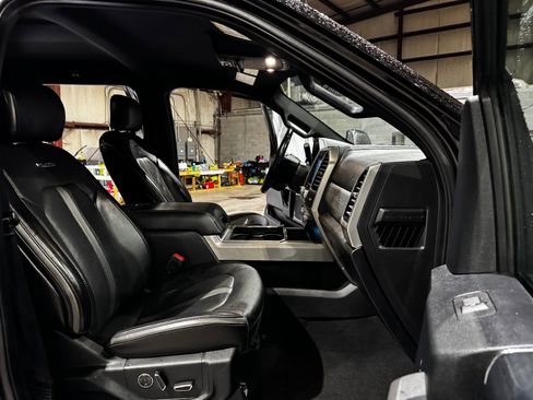 Used 2020 Ford F350 Platinum w/ Tremor Off-Road Package image 27