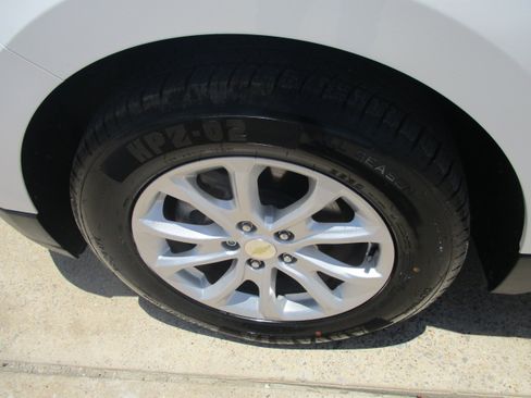 Used 2020 Chevrolet Equinox LT FWD image 3
