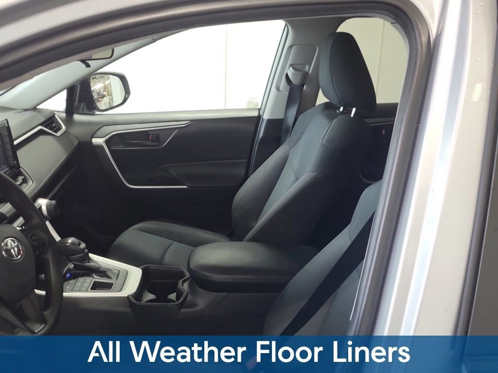 Used 2021 Toyota RAV4 LE AWD/4WD image 7