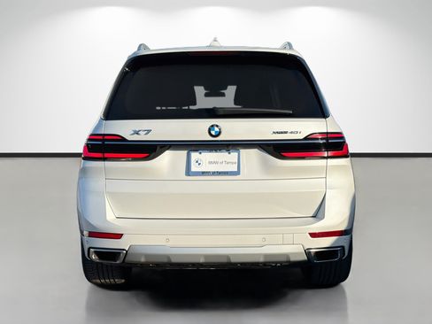 Used 2024 BMW X7 xDrive40i AWD/4WD image 4