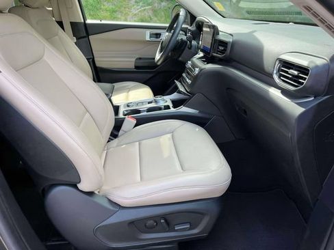 Used 2020 Ford Explorer XLT w/ Equipment Group 202A AWD/4WD image 26