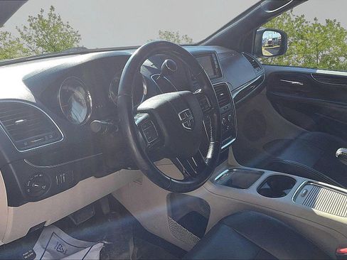 Used 2020 Dodge Grand Caravan SXT image 15